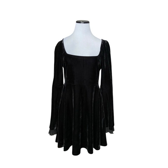 Killstar Black Velvet Romantic Goth Long Flared Sleeve Dress Size L Vamp Witchy - Picture 5 of 12